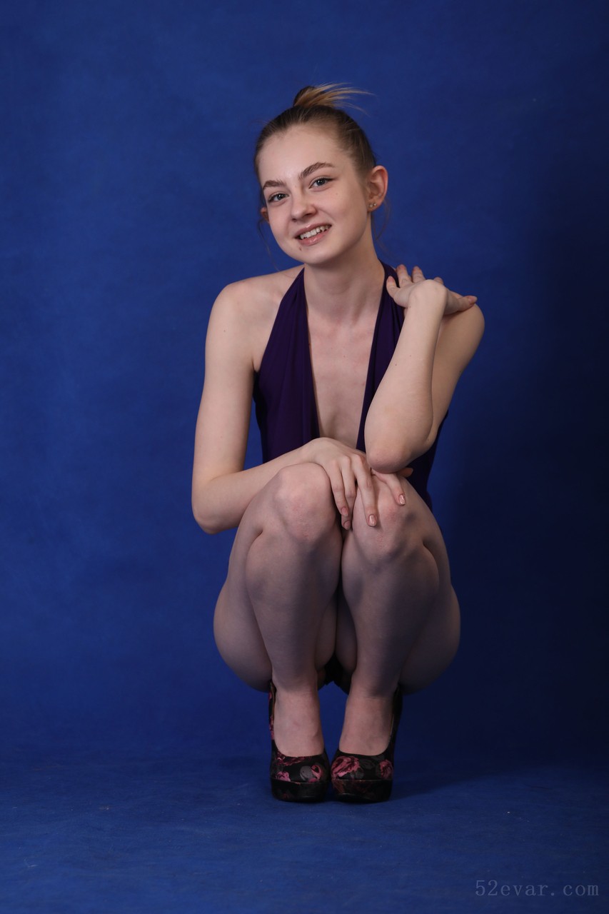 Bella吊带服写真