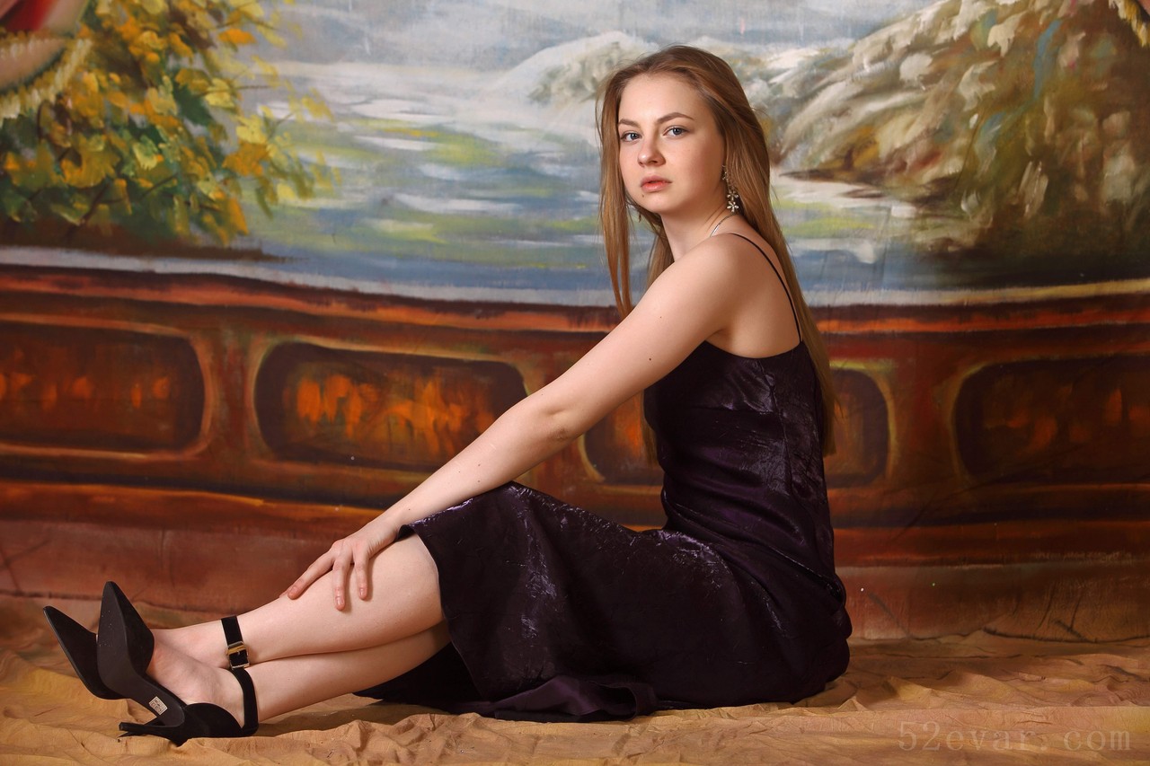 Bella紫色长裙写真