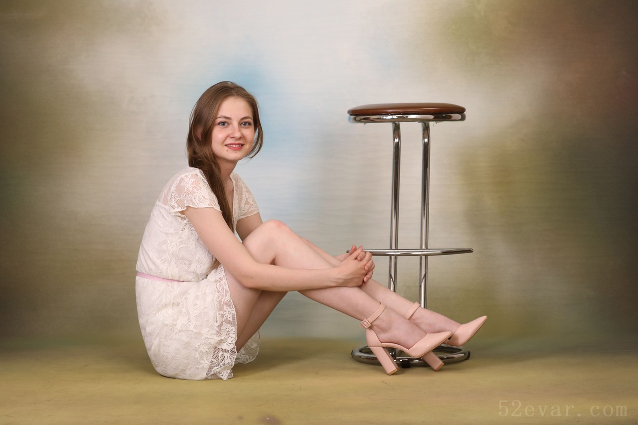 Bella白色蕾丝裙写真