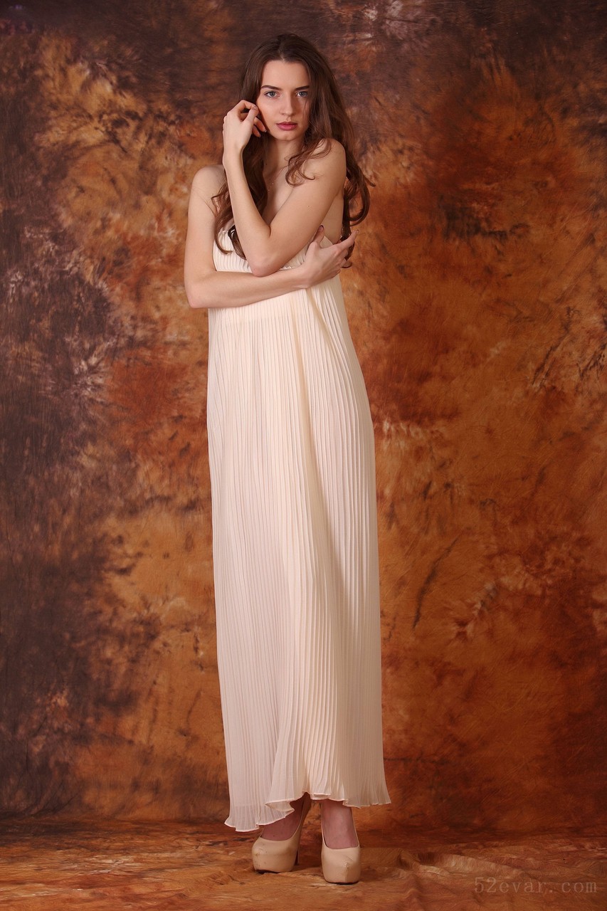 Marina飘飘长裙写真