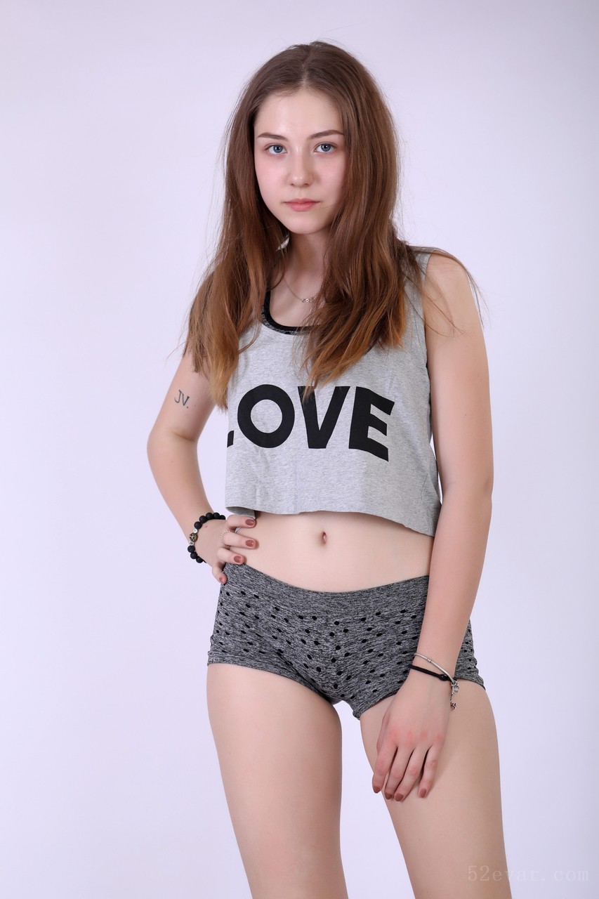 [168P] Alissa灰色短裤写真