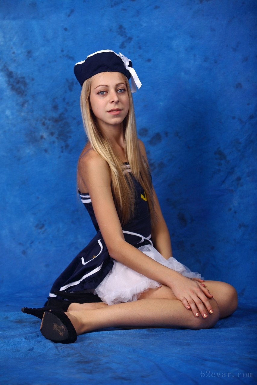 Anastasia洛丽塔白裙写真