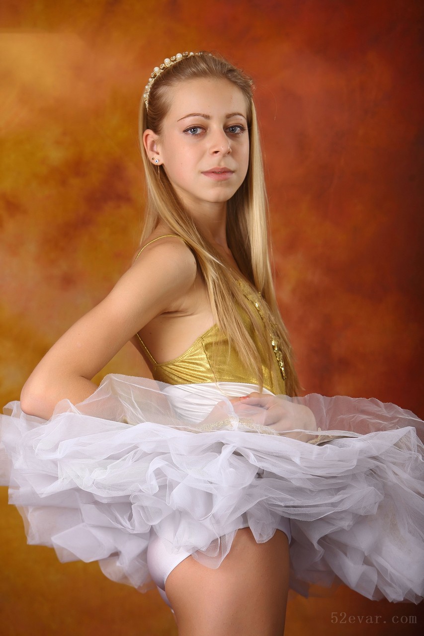 Anastasia白天鹅舞蹈服写真