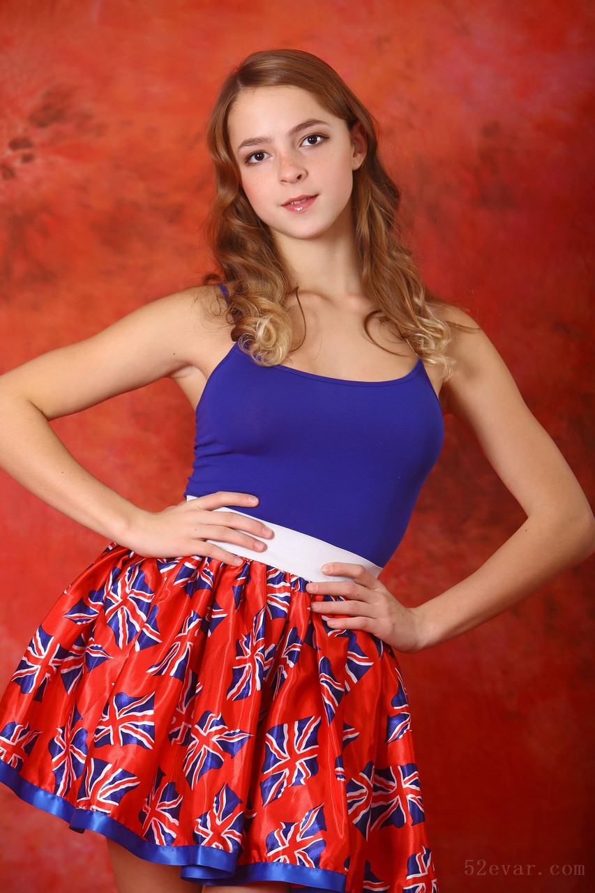 [167P] Eva红色裙子写真