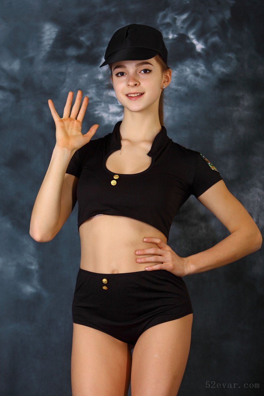 Eva黑色套装写真