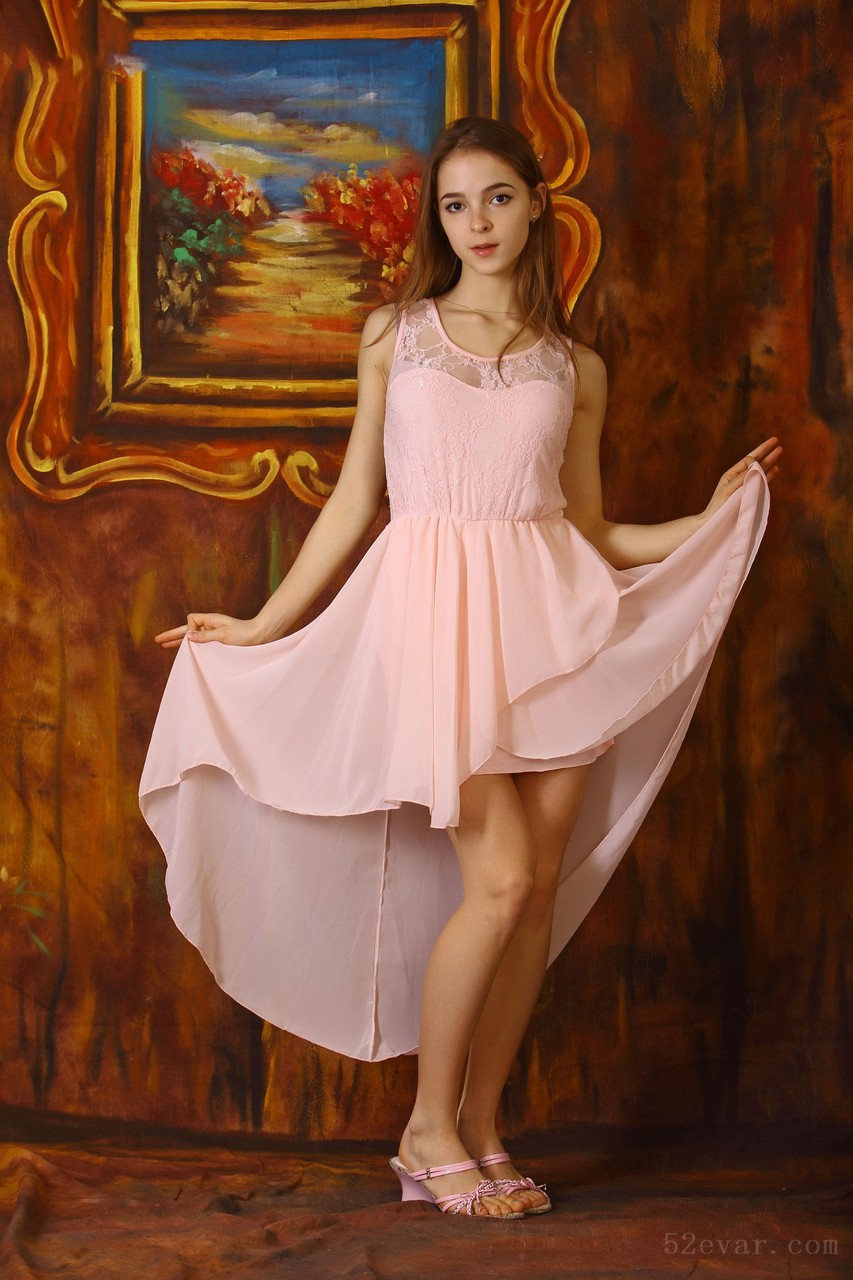 Eva粉色长裙写真