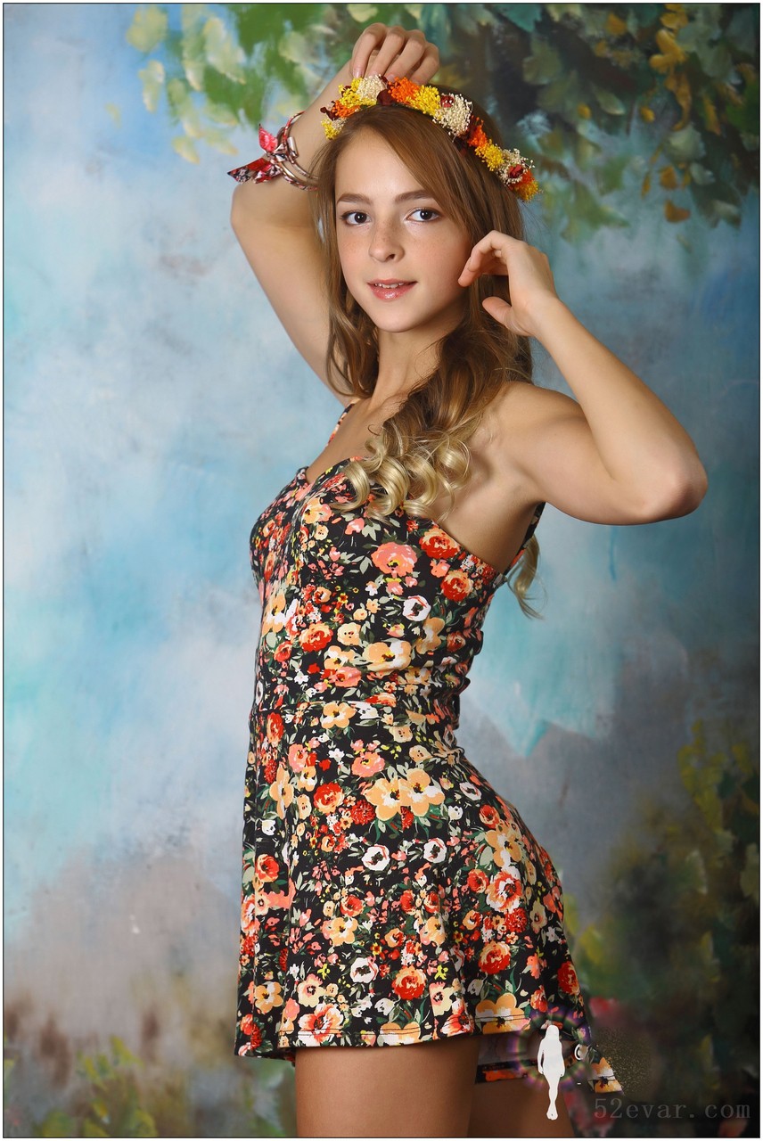 [155P] Eva五彩连衣裙写真