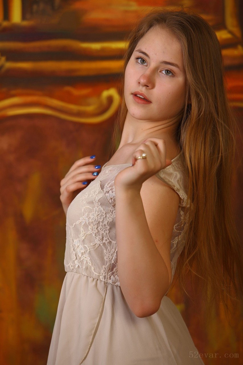 Hanna白色长裙写真