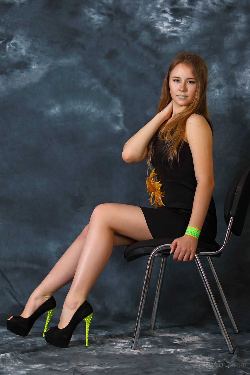 Hanna秘书装写真